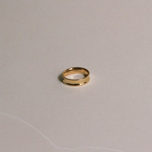 Thin Concave Band Ring Gold