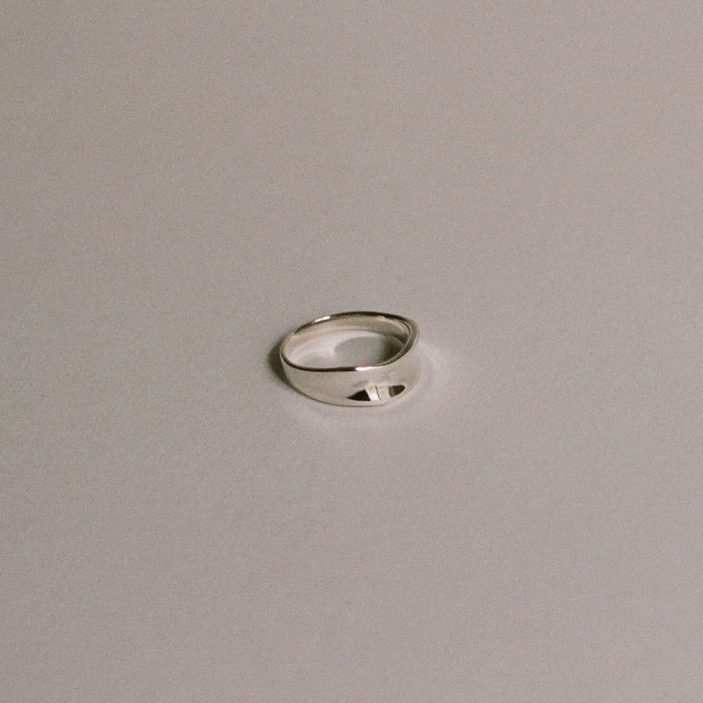 Thin Curve Ring