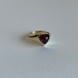 Heart Stone Ring Gold